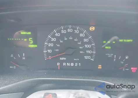 2000 Lincoln Town Car Signature из США, поврежденный, VIN 1LNHM82W1YY893845